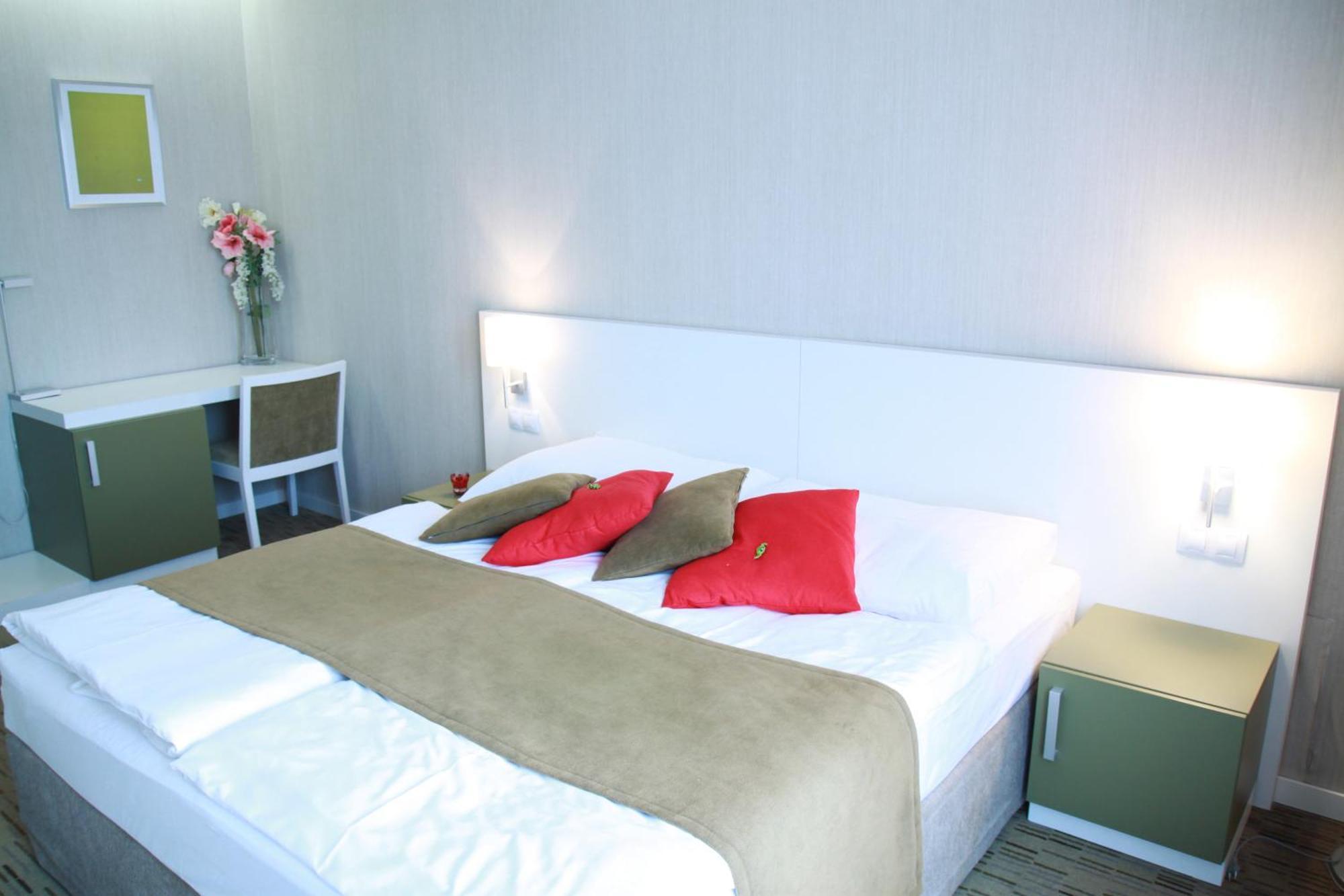 טרנבה Hotel Empire חדר תמונה