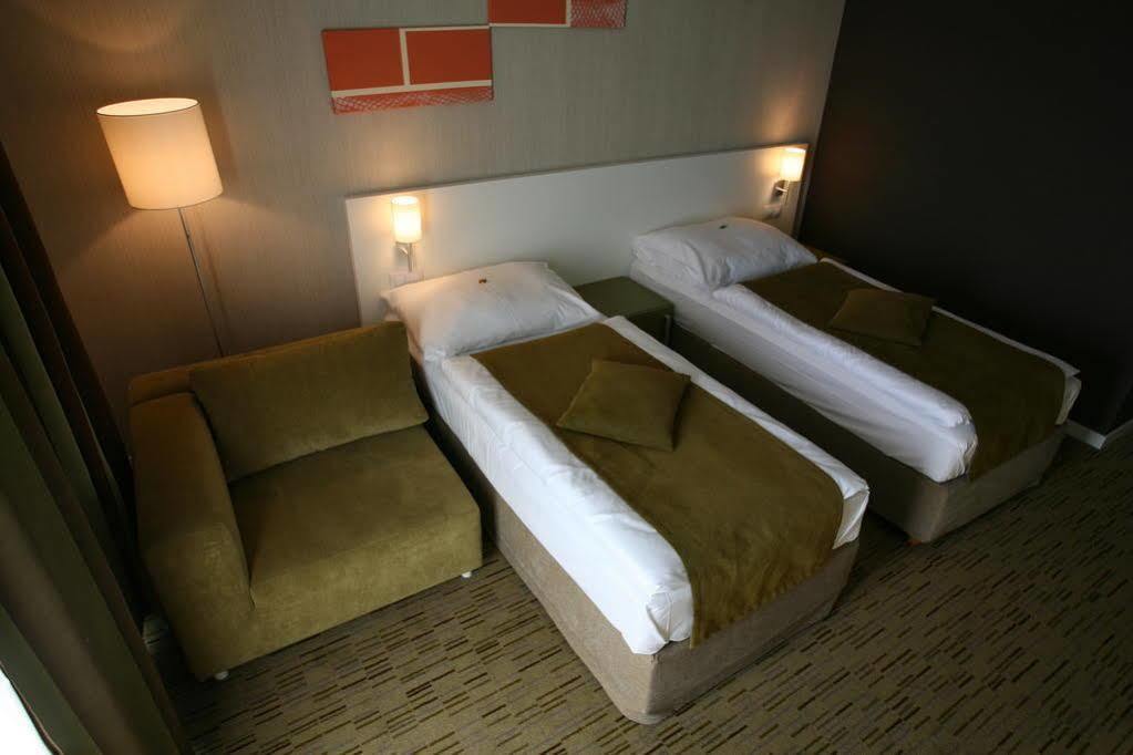טרנבה Hotel Empire מראה חיצוני תמונה